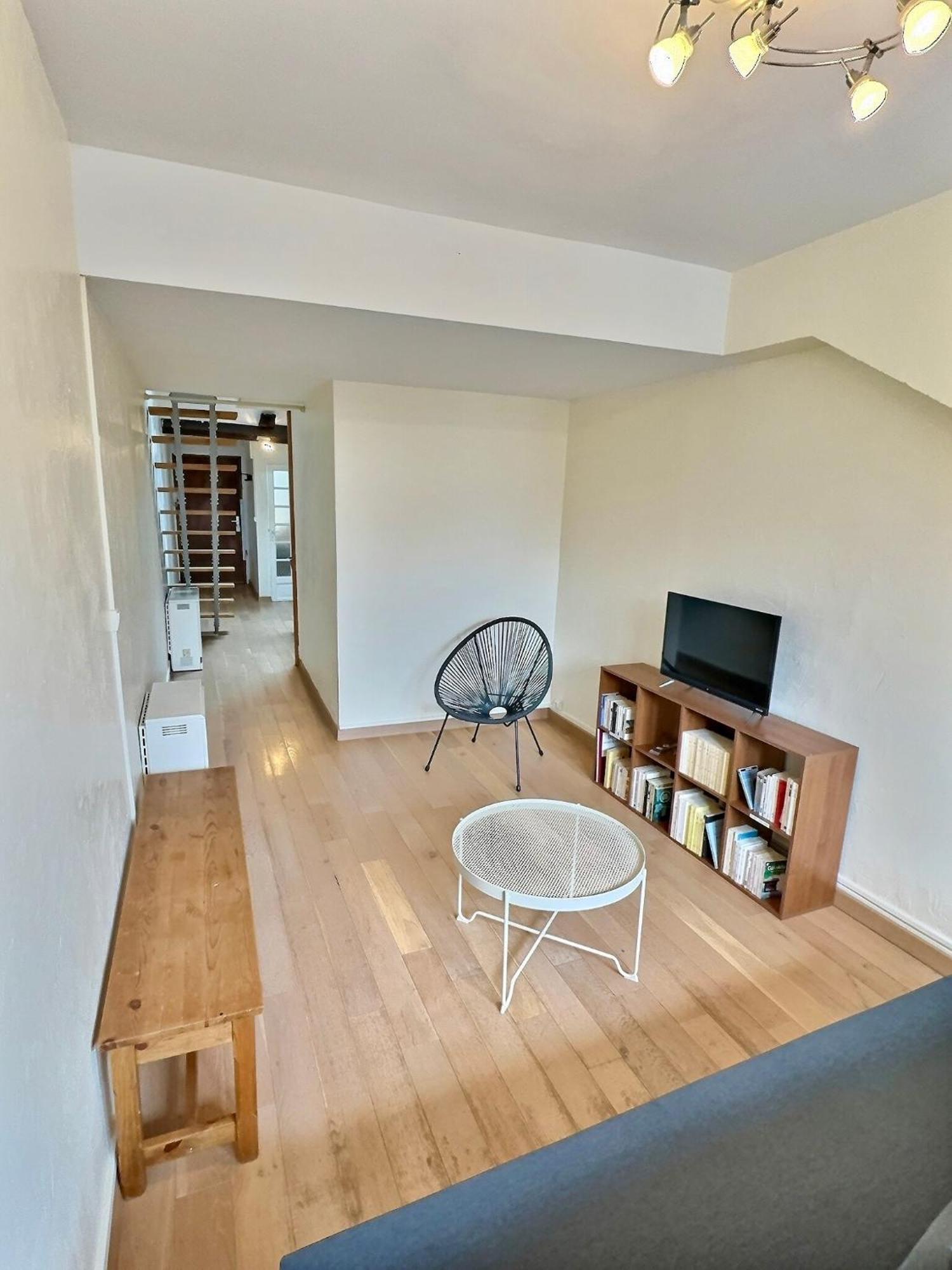 Wonderhost, Spacieux Et Atypique En Coeur De Ville Pau Esterno foto